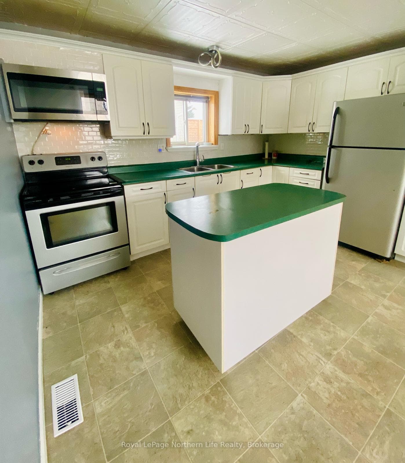 224 Salter Street photo 6