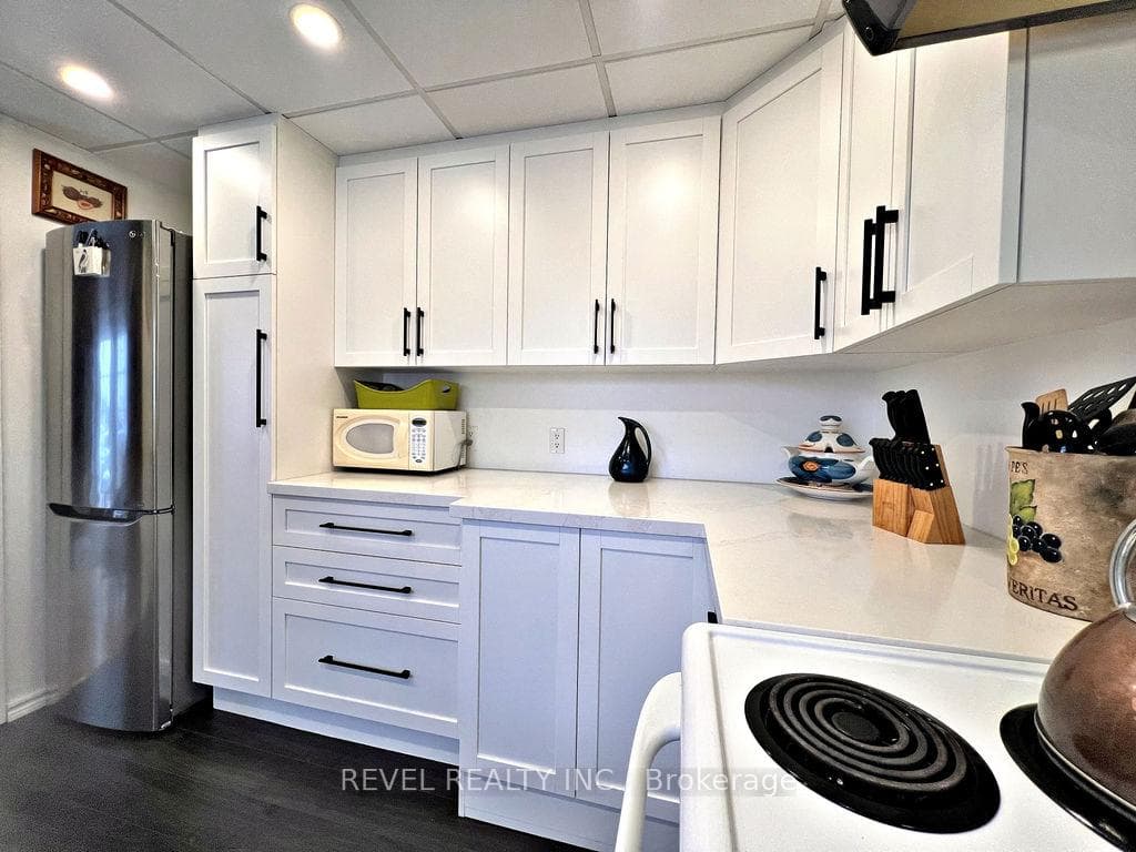68 Hemlock Street photo 15