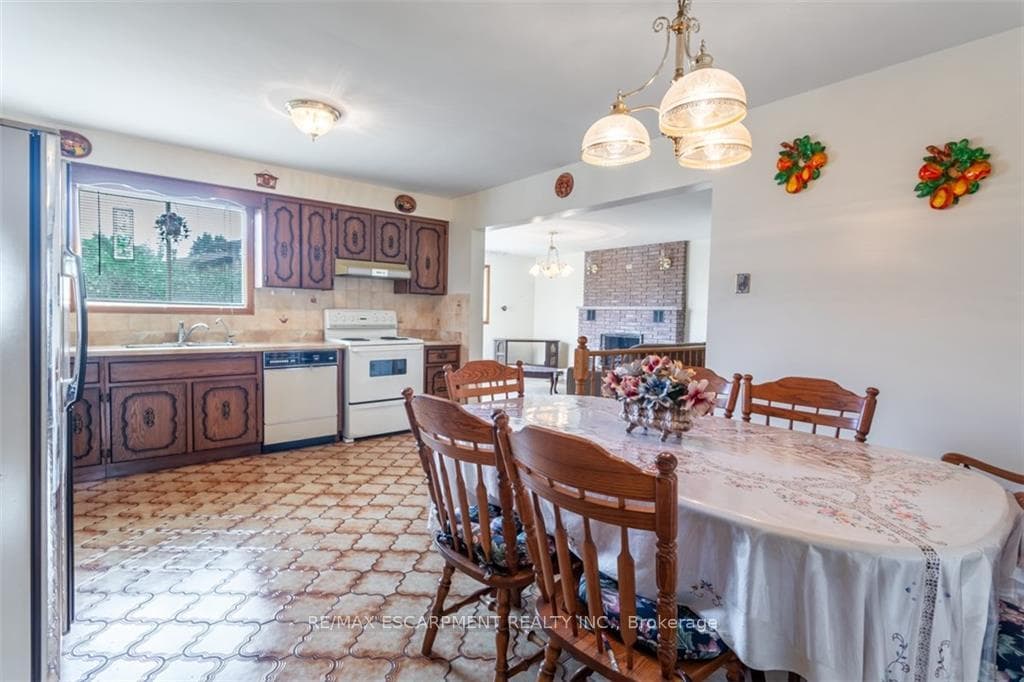 30 Pavarotti Court photo 8