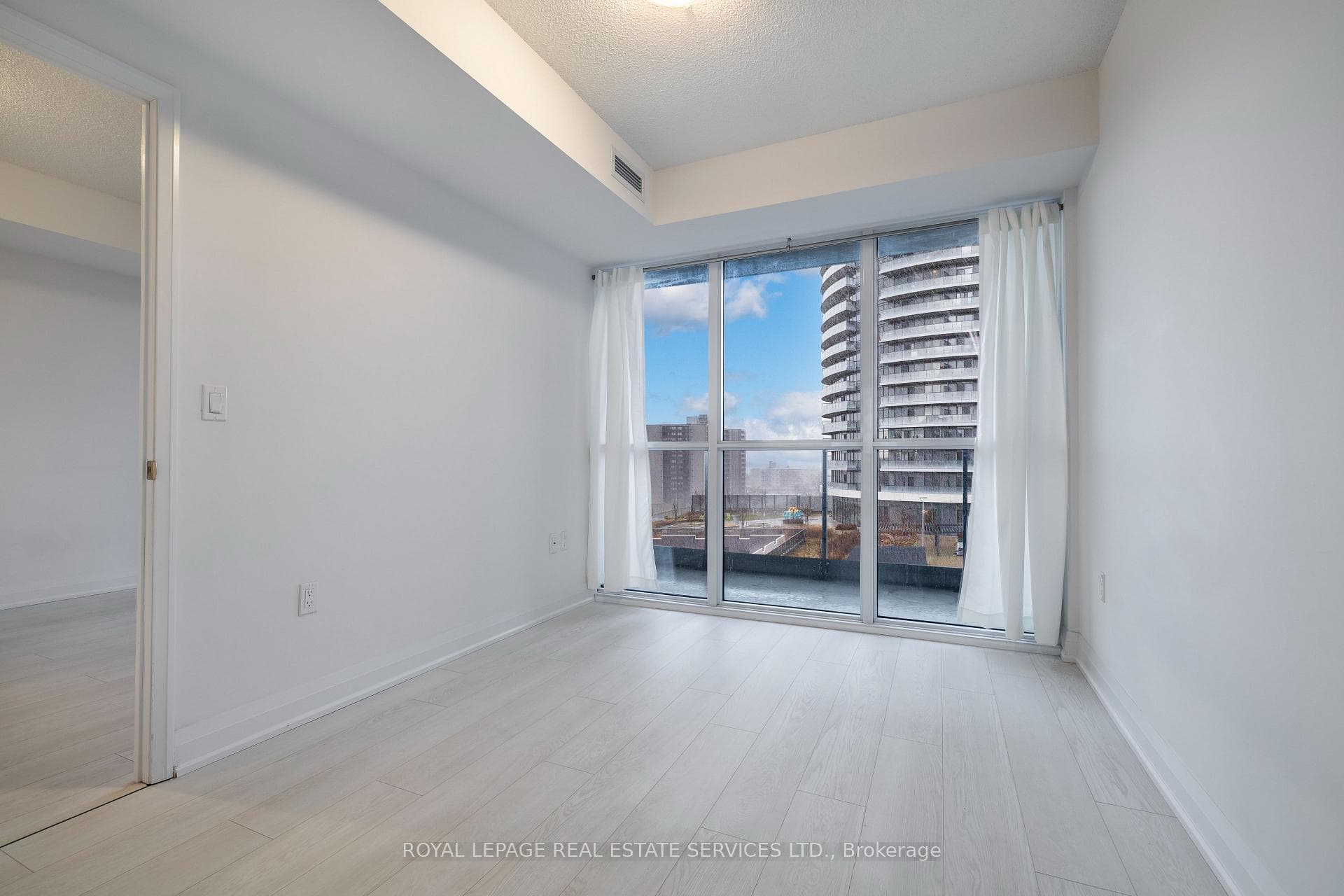 26 Gibbs Road Unit 826 photo 8