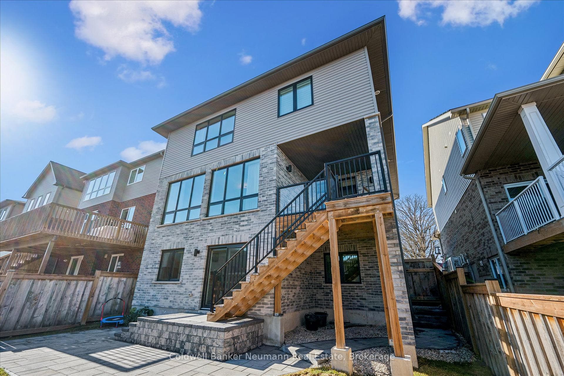 17 Ryder Avenue photo 44