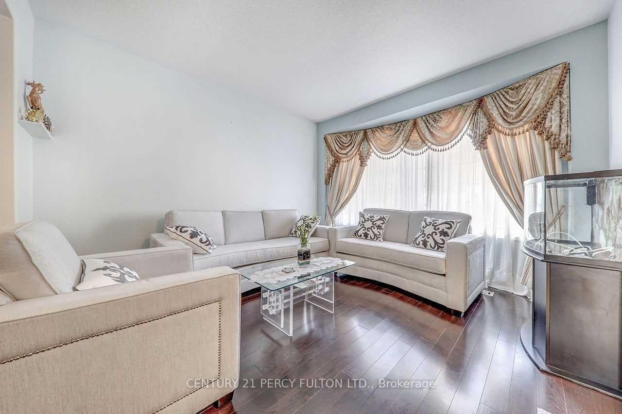 9 Weston Crescent photo 3