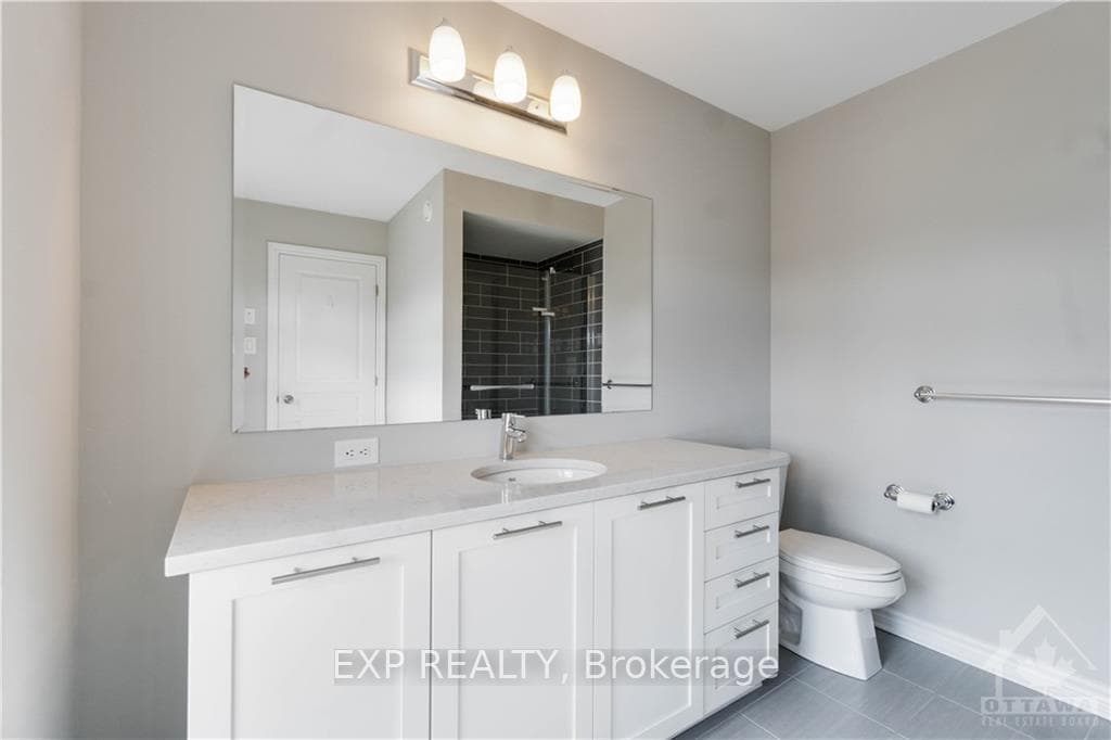 760 CARNELIAN Crescent photo 17