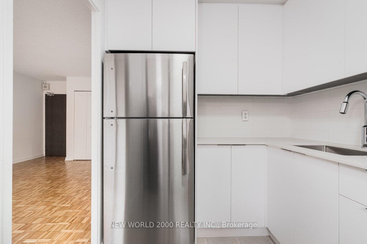 101 Roehampton Avenue Unit 1901 photo 6