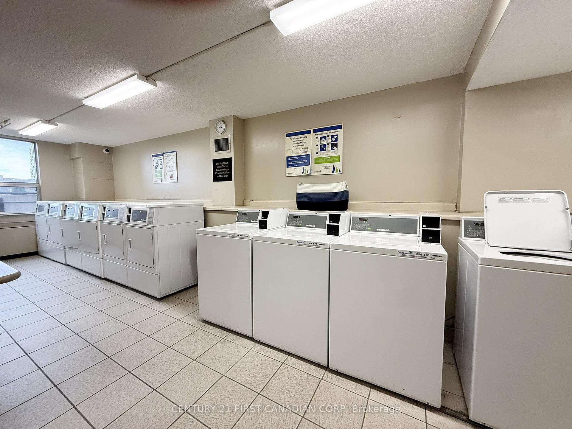 389 Dundas Street Unit 2405 photo 28