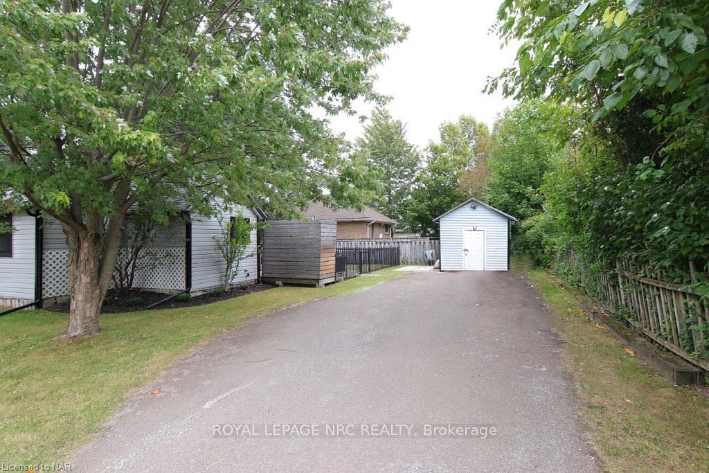 216 HENRIETTA Street photo 34