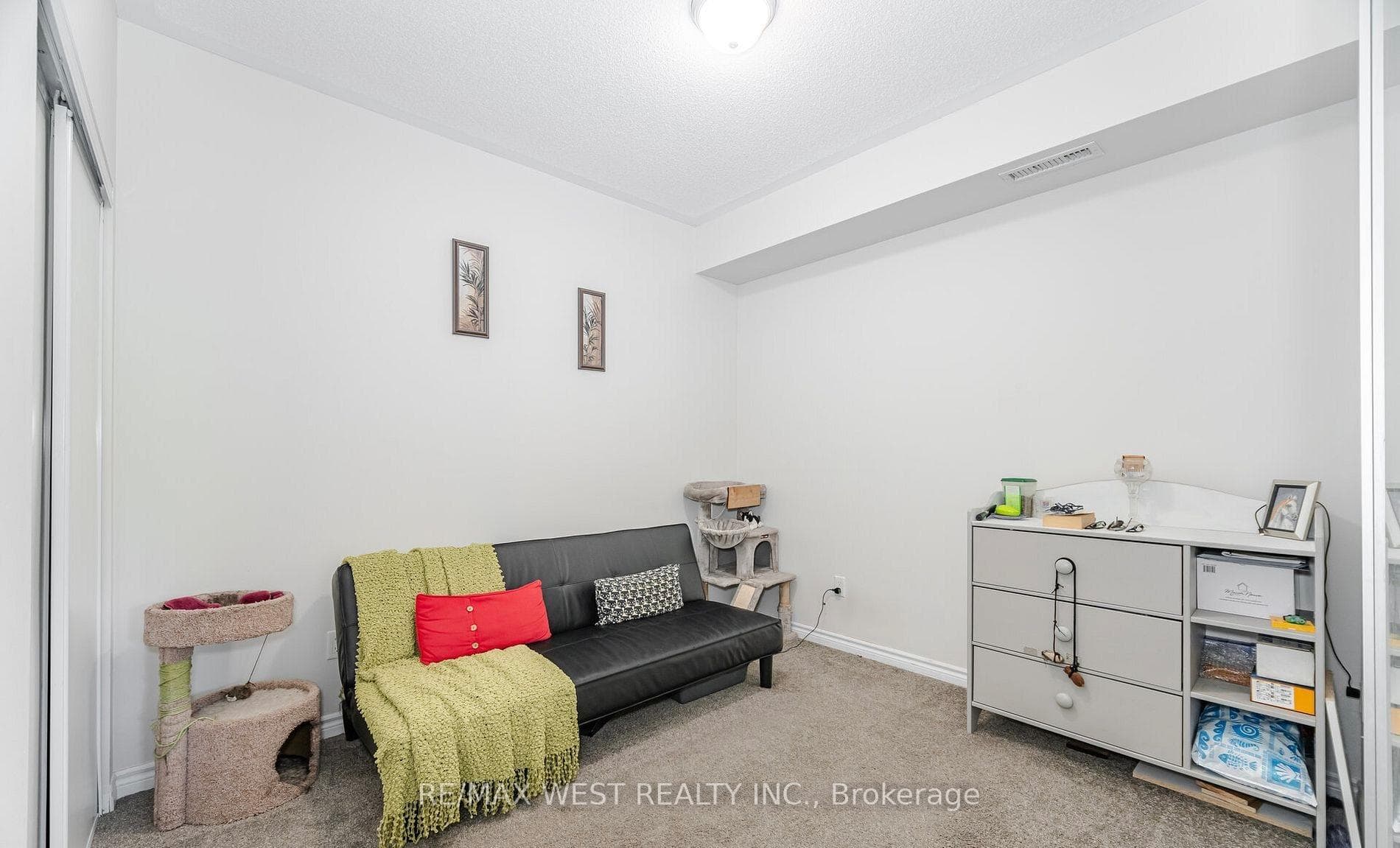 570 Lolita Gardens Unit 209 photo 4