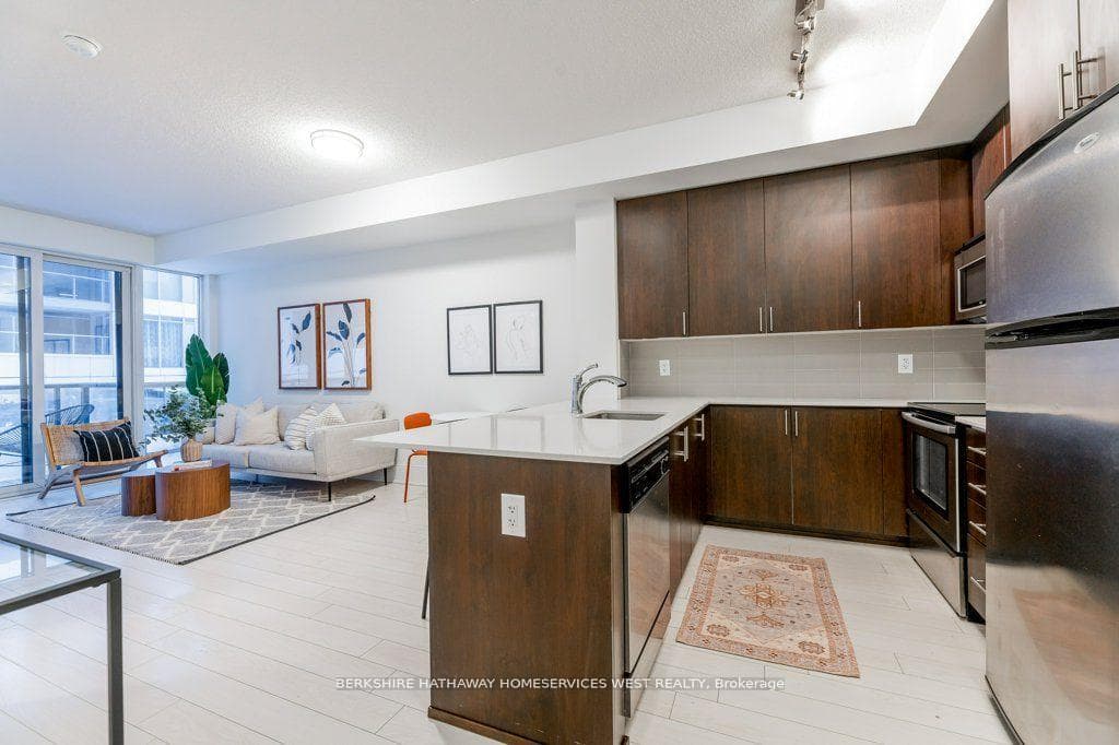 560 Front Street Unit 402 photo 16