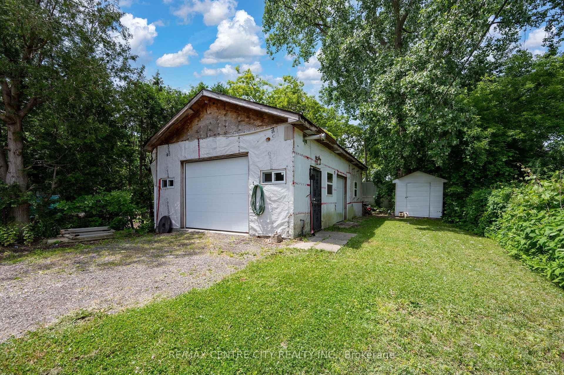 221 Emerson Avenue photo 18