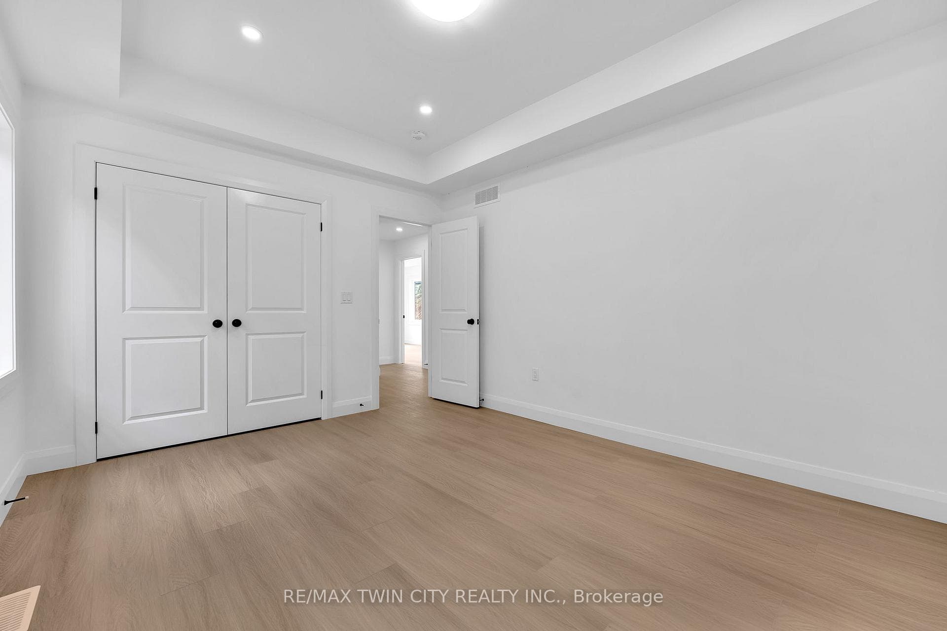 44 Lowell Street photo 25
