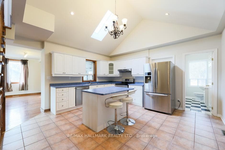 102 Robinson Avenue photo 11