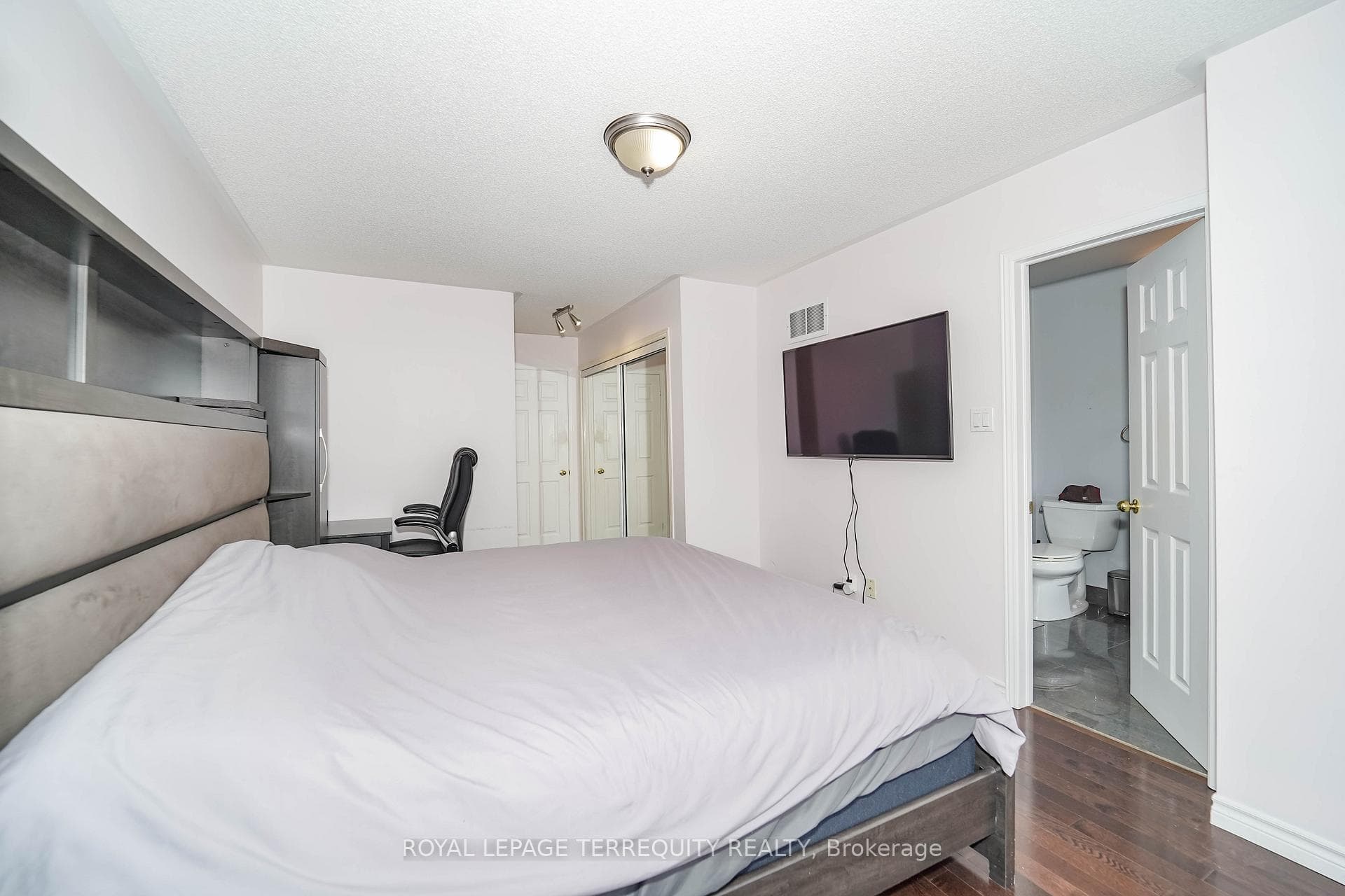 9027 Yonge Street photo 21