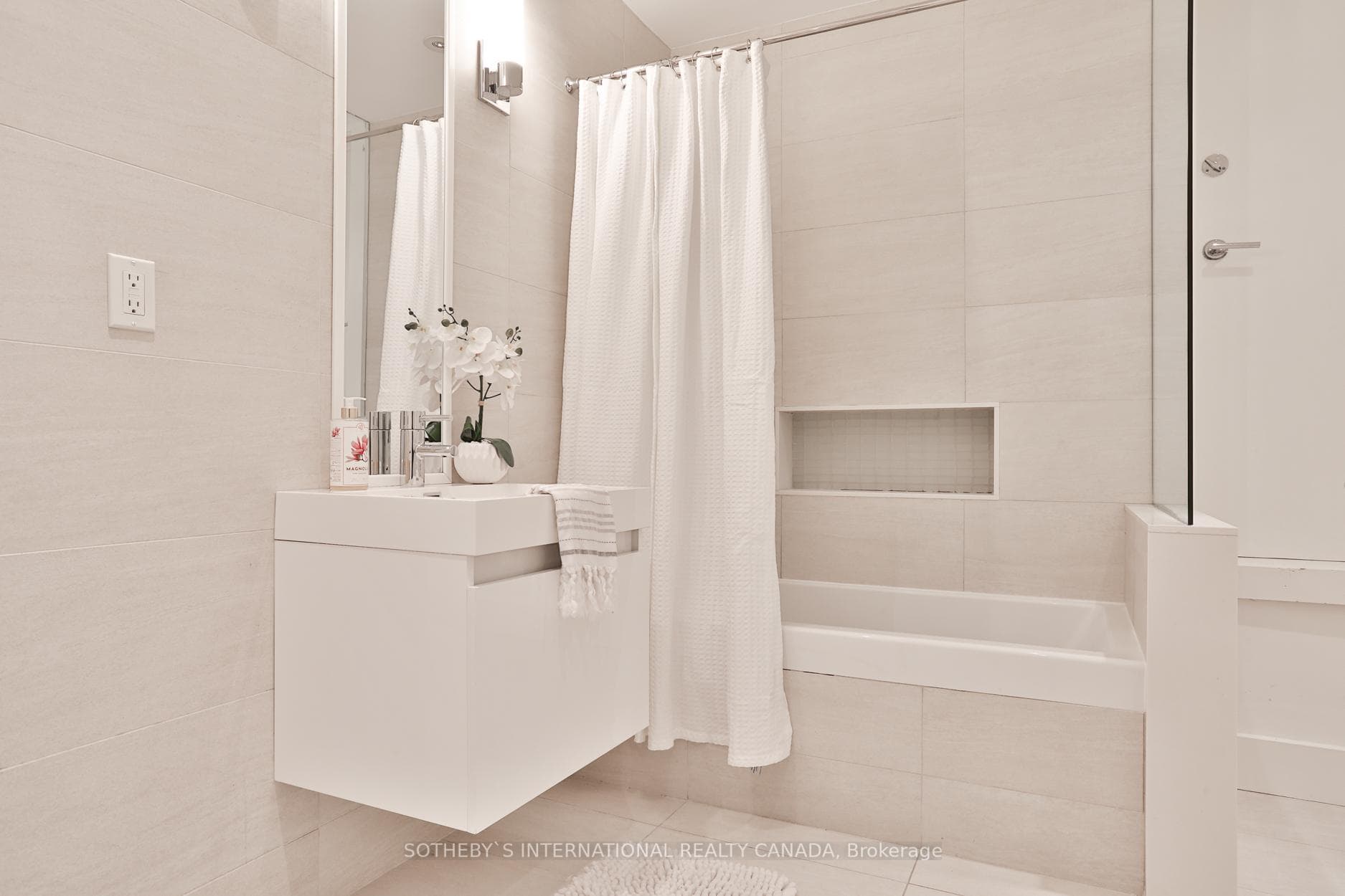 365 Howland Avenue photo 29