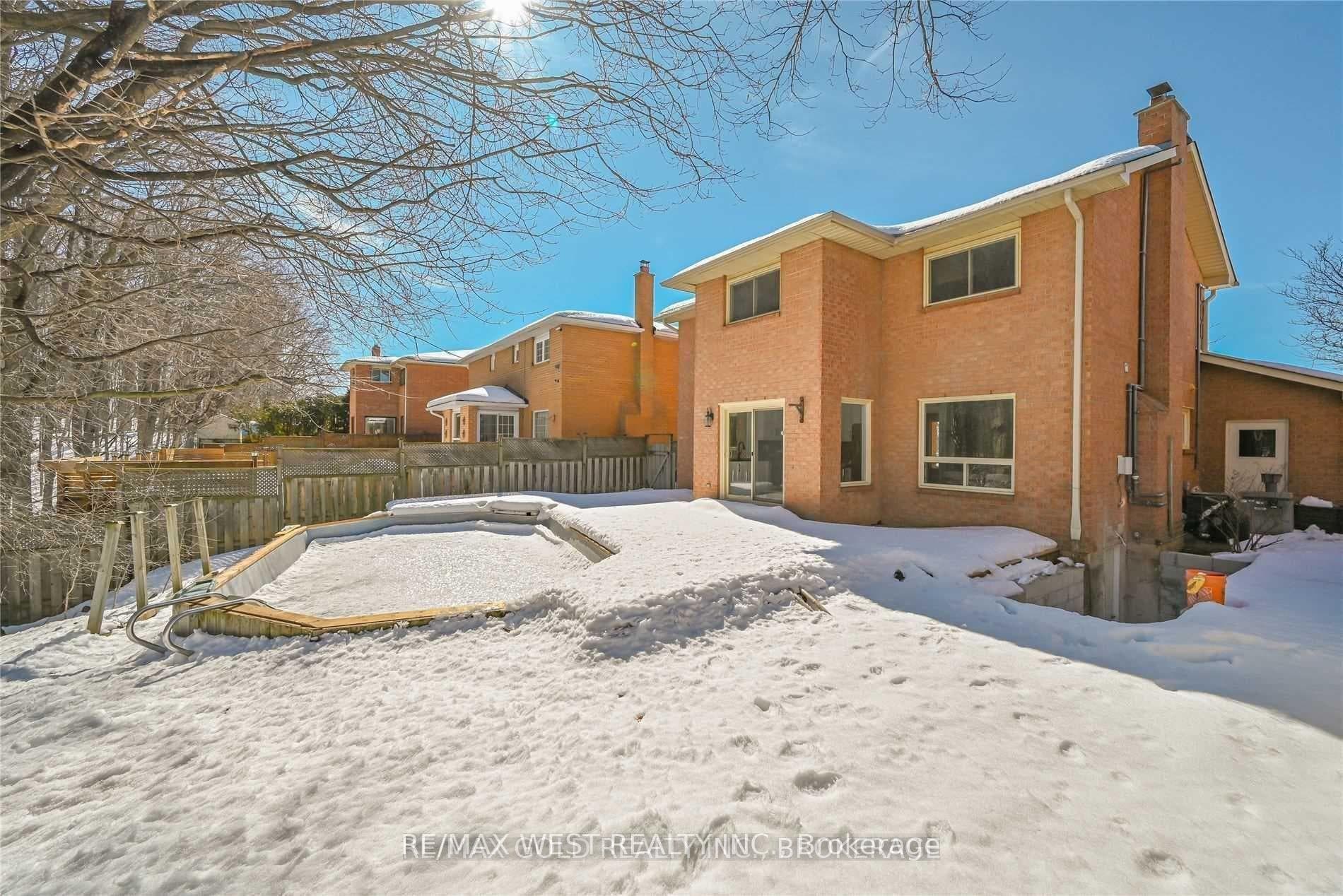 48 Regentview Drive photo 29
