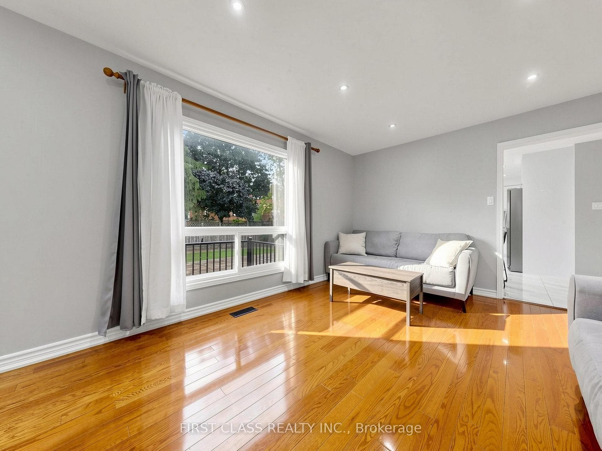 967 White Clover Way photo 7