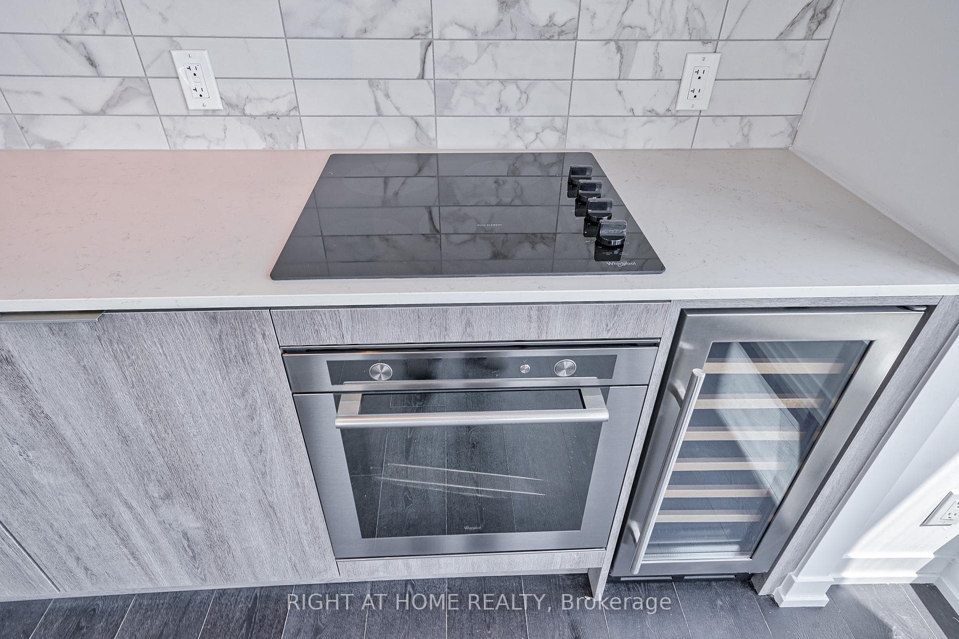 2020 Bathurst Street Unit 1821 photo 8