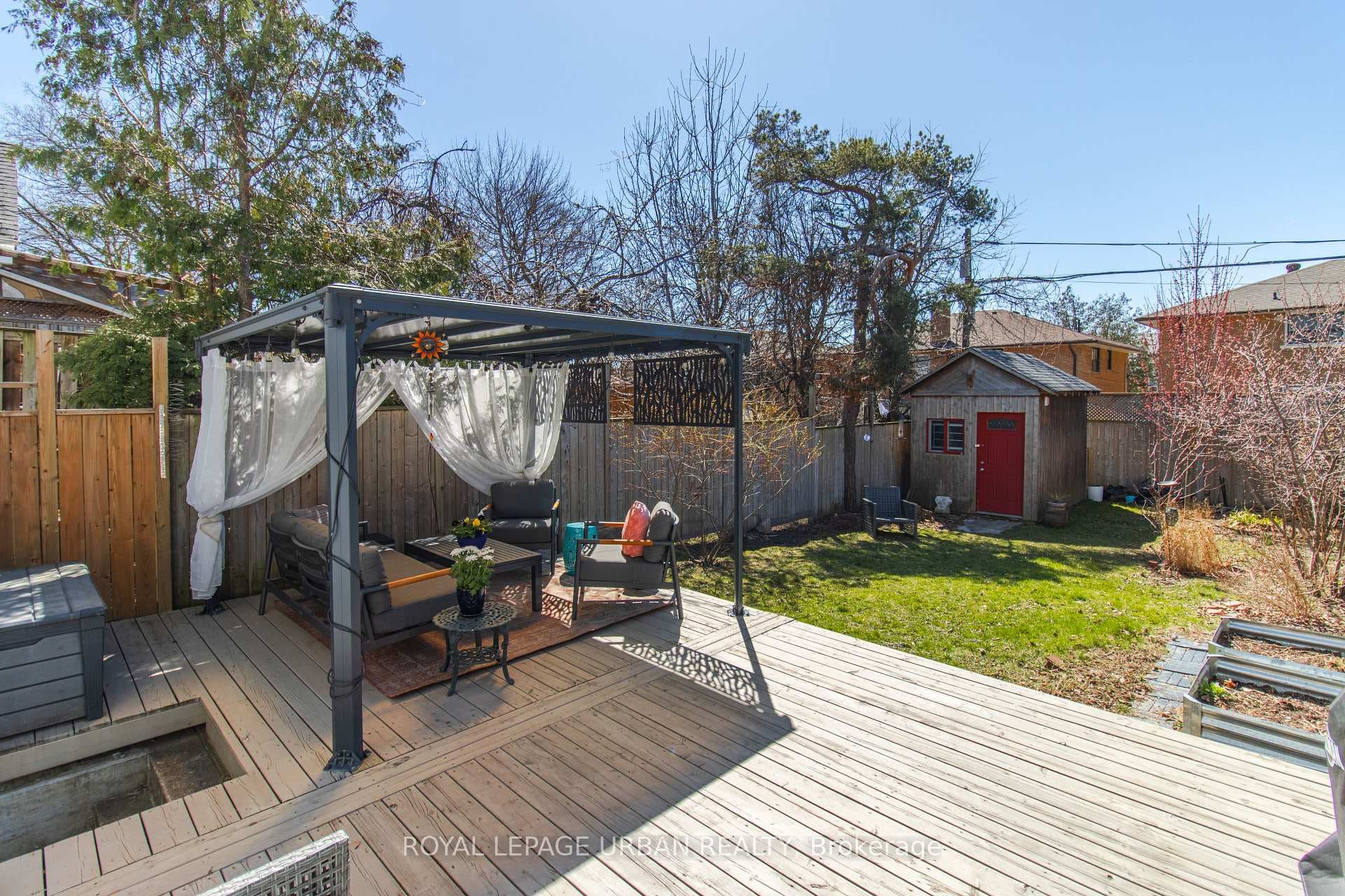 438 Woodfield Road photo 32