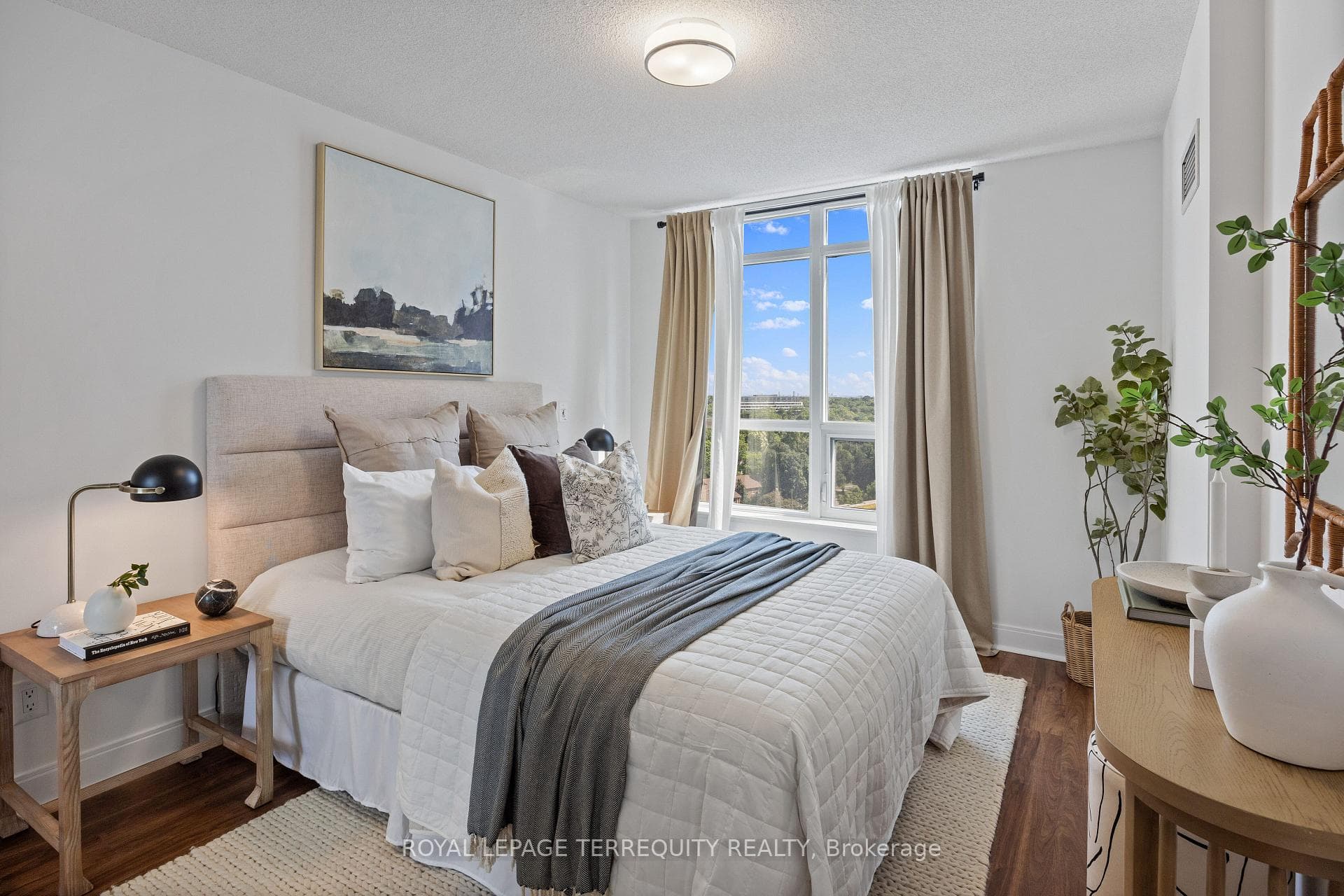 105 Harrison Garden Boulevard Unit 2012 photo 7