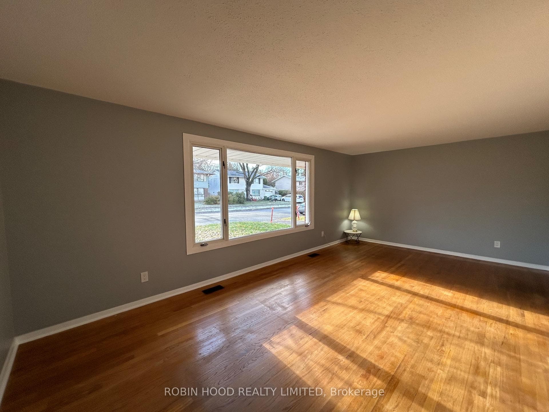 691 Fielding Drive photo 5