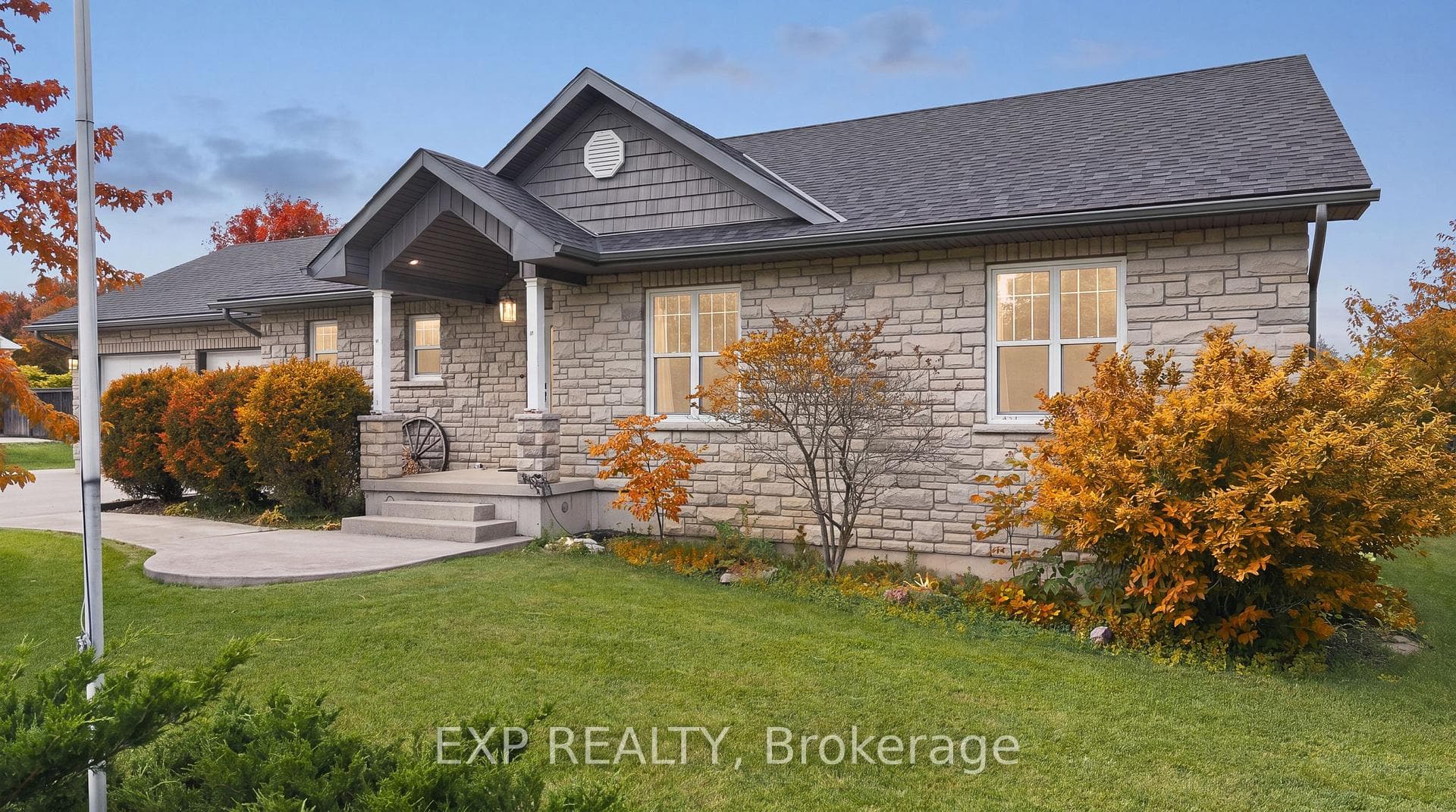 14 Regency Drive photo 2