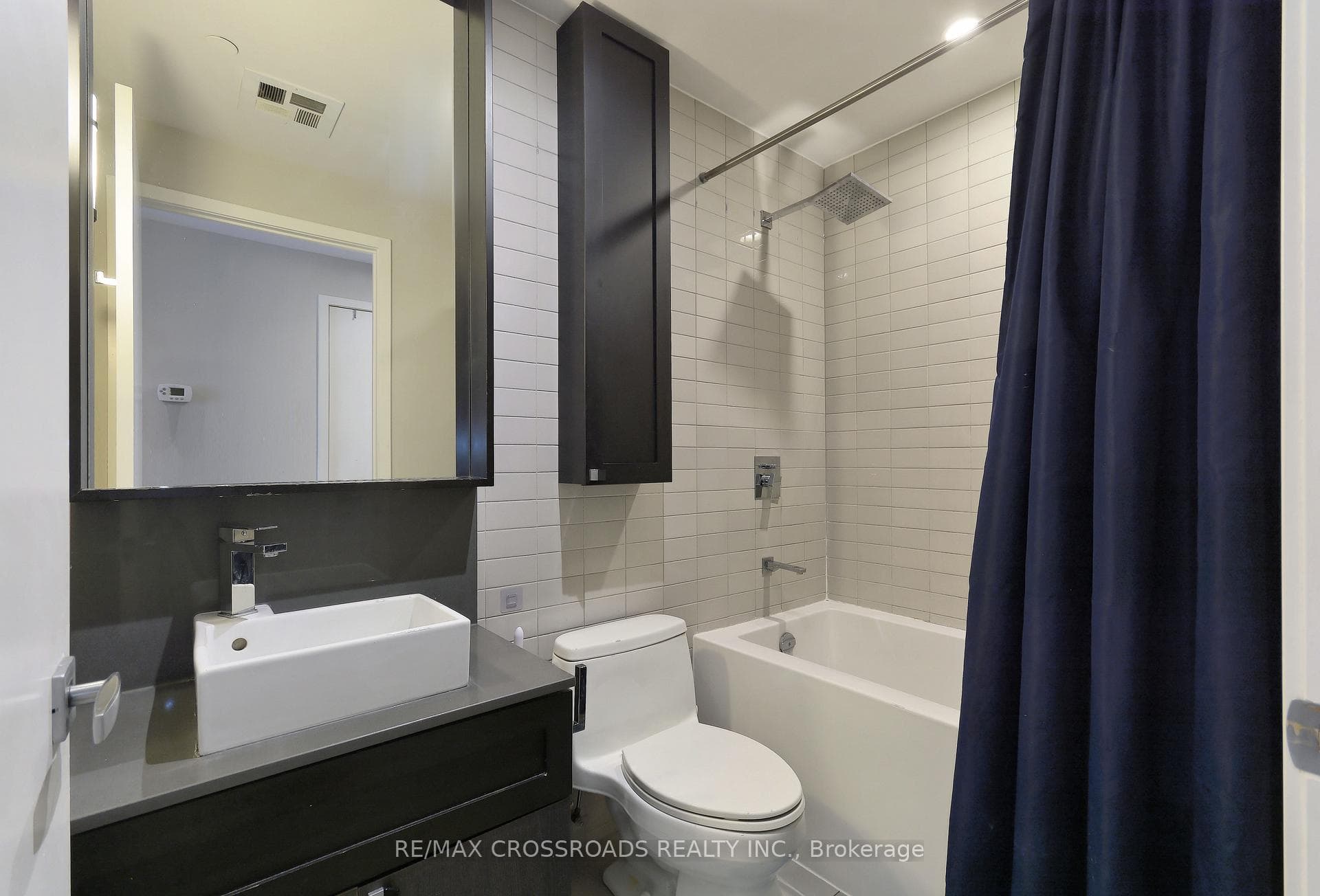 783 Bathurst Street Unit 418 photo 34