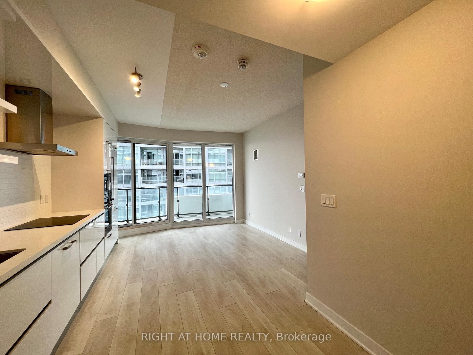 2221 Yonge Street Unit 2505 photo 12