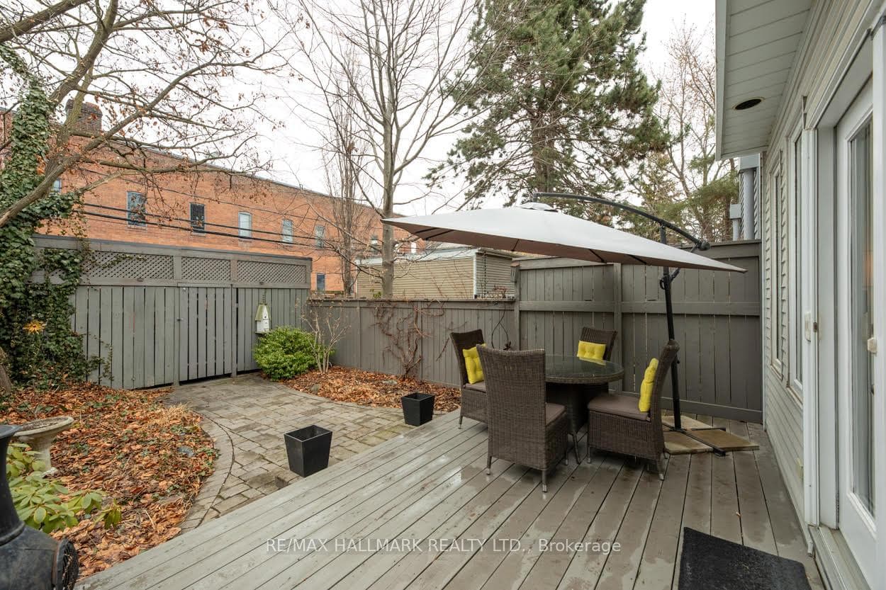 90 Dearbourne Avenue photo 25