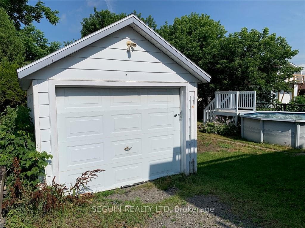 344 CHAMPLAIN Street photo 2
