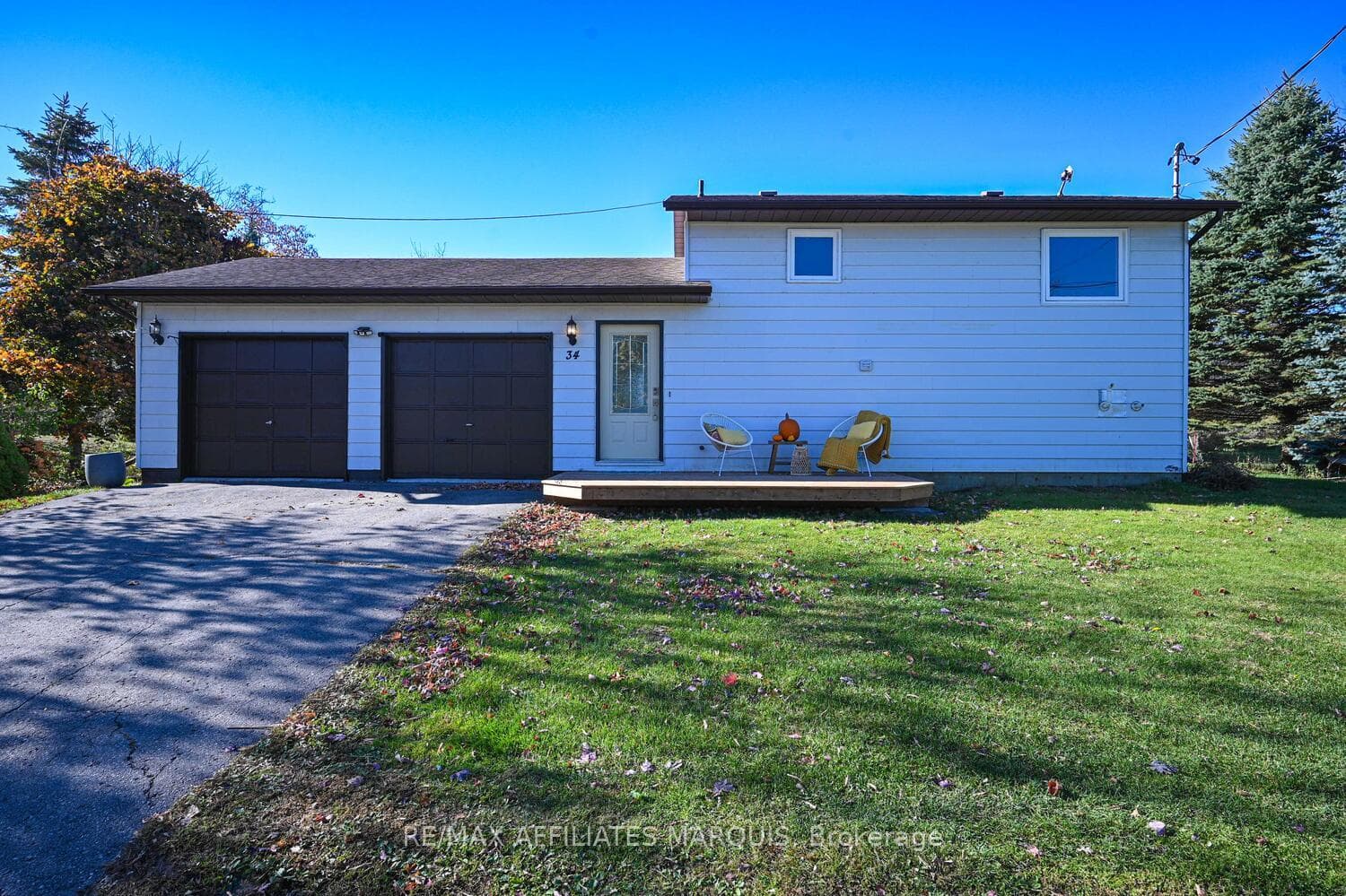 Lovely 2 bedroom, 2 bath, 2 car garage.
