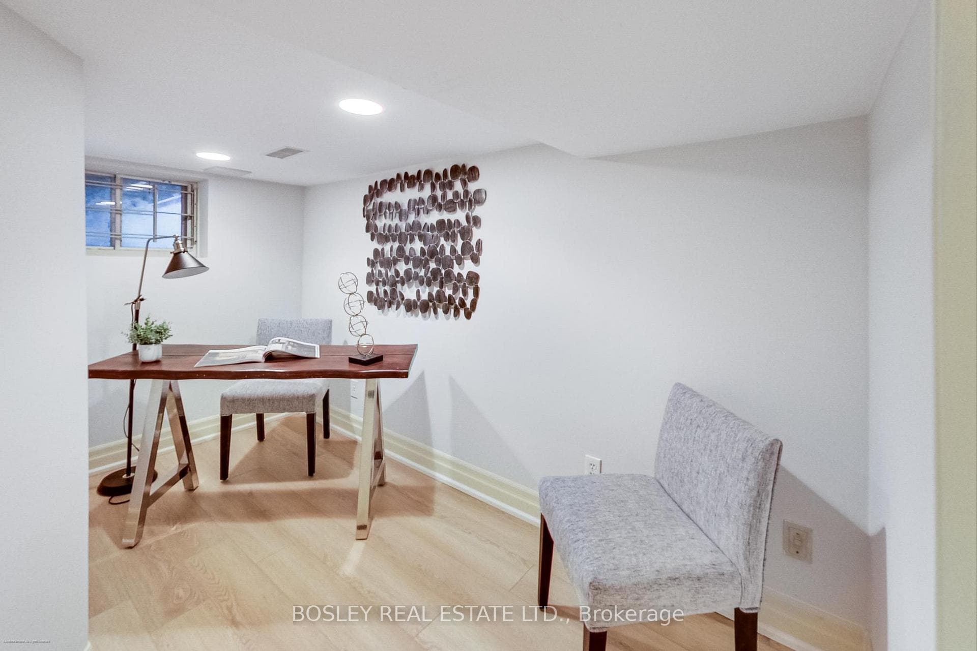 233 Woburn Avenue photo 24