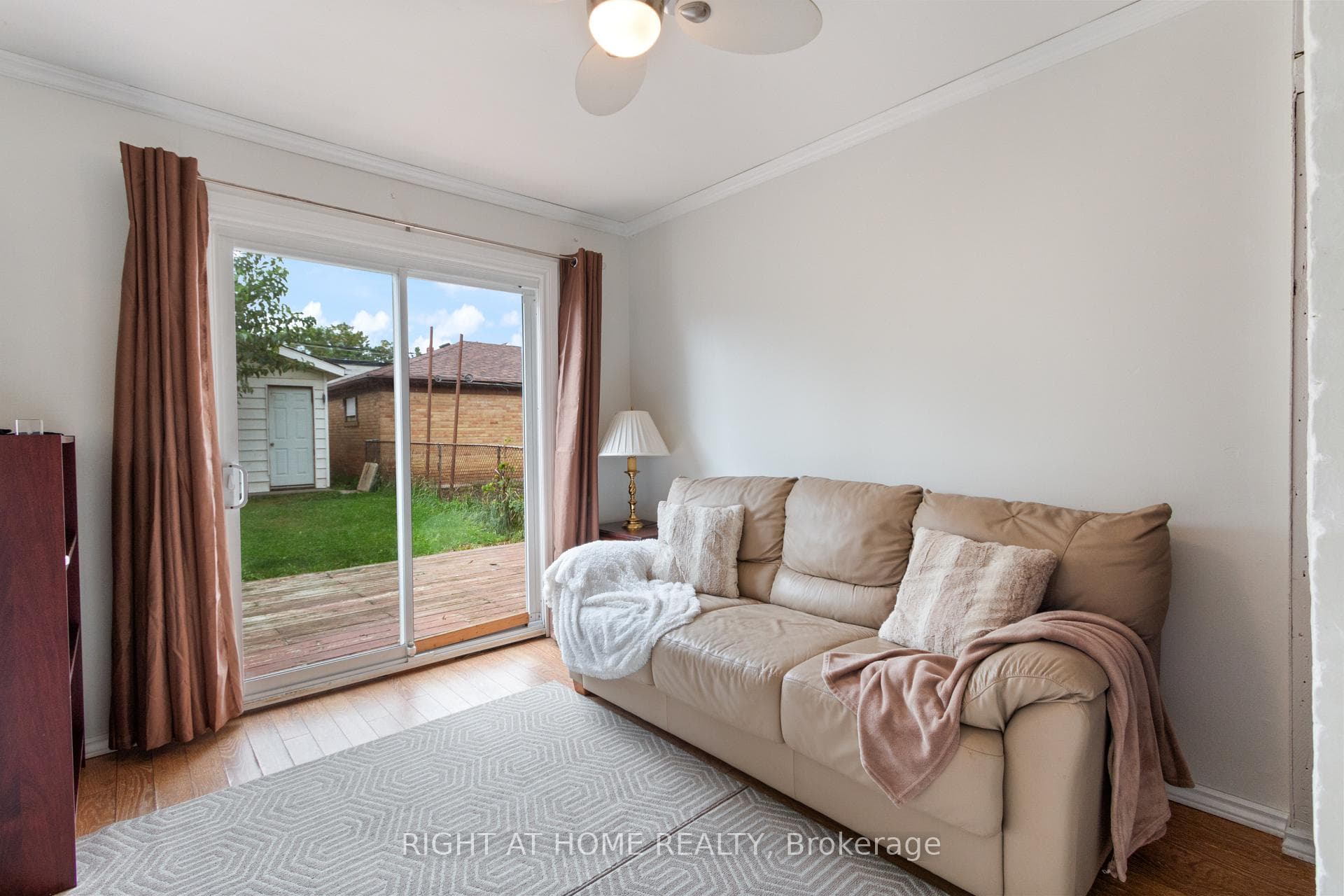 147 Harvie Avenue photo 5