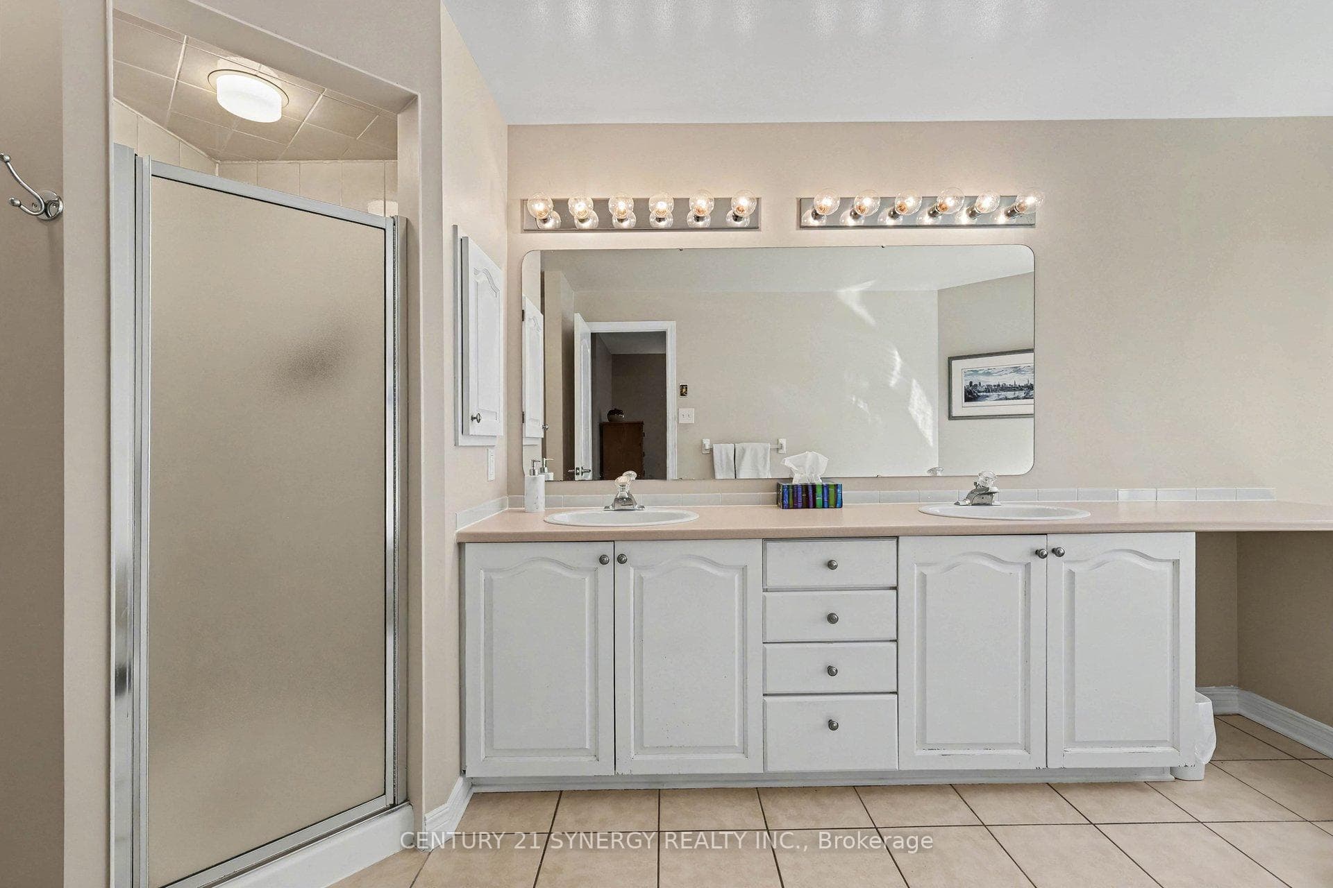Master en-suite with shower