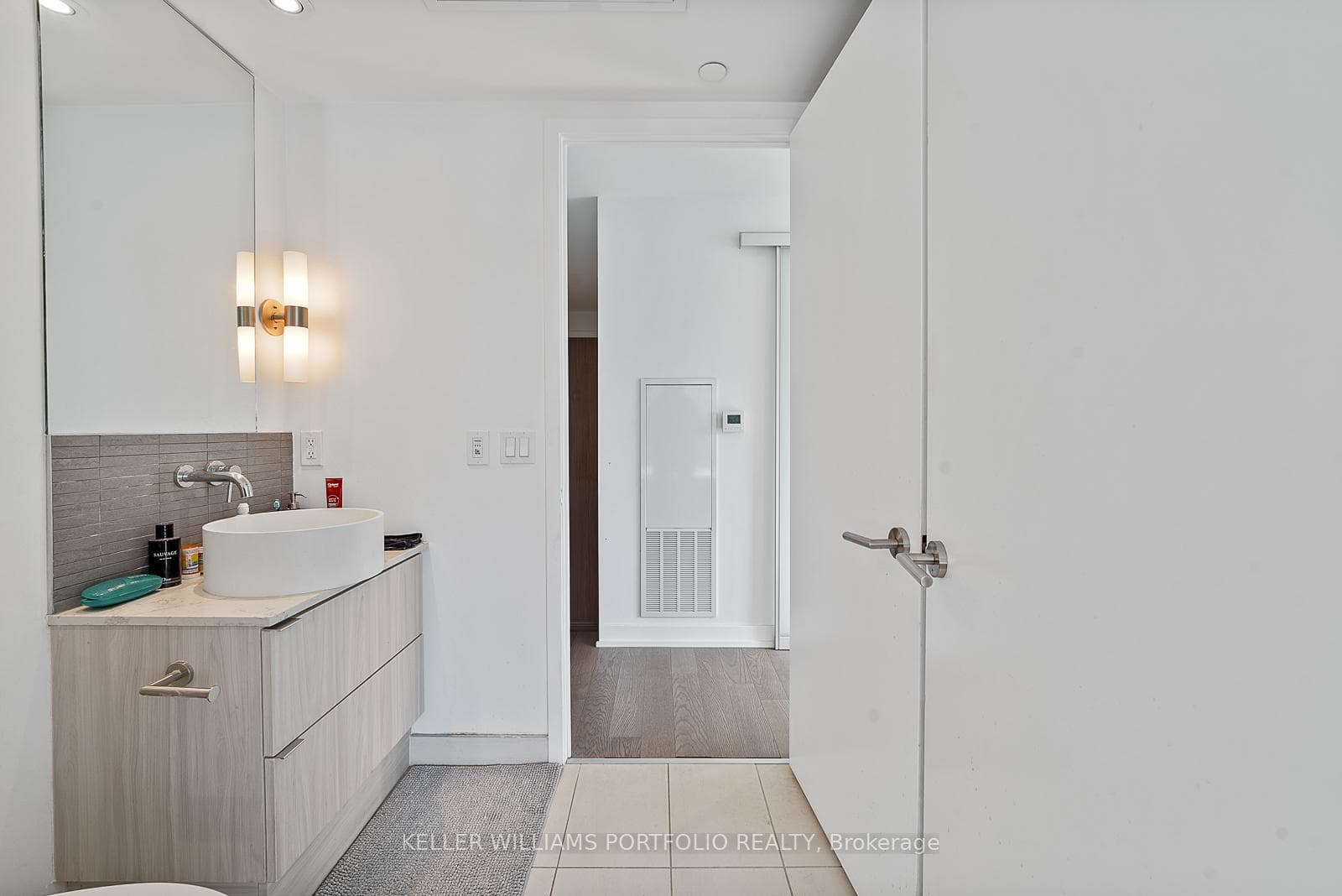 161 Roehampton Avenue Unit 1512 photo 14