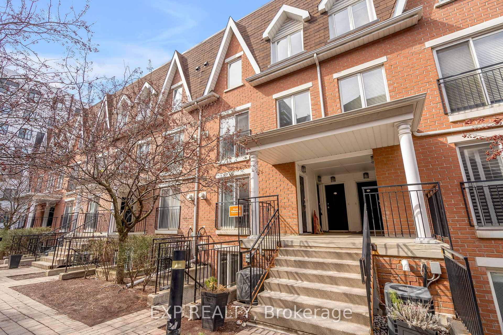 18 Laidlaw Street Unit 1017 photo 4