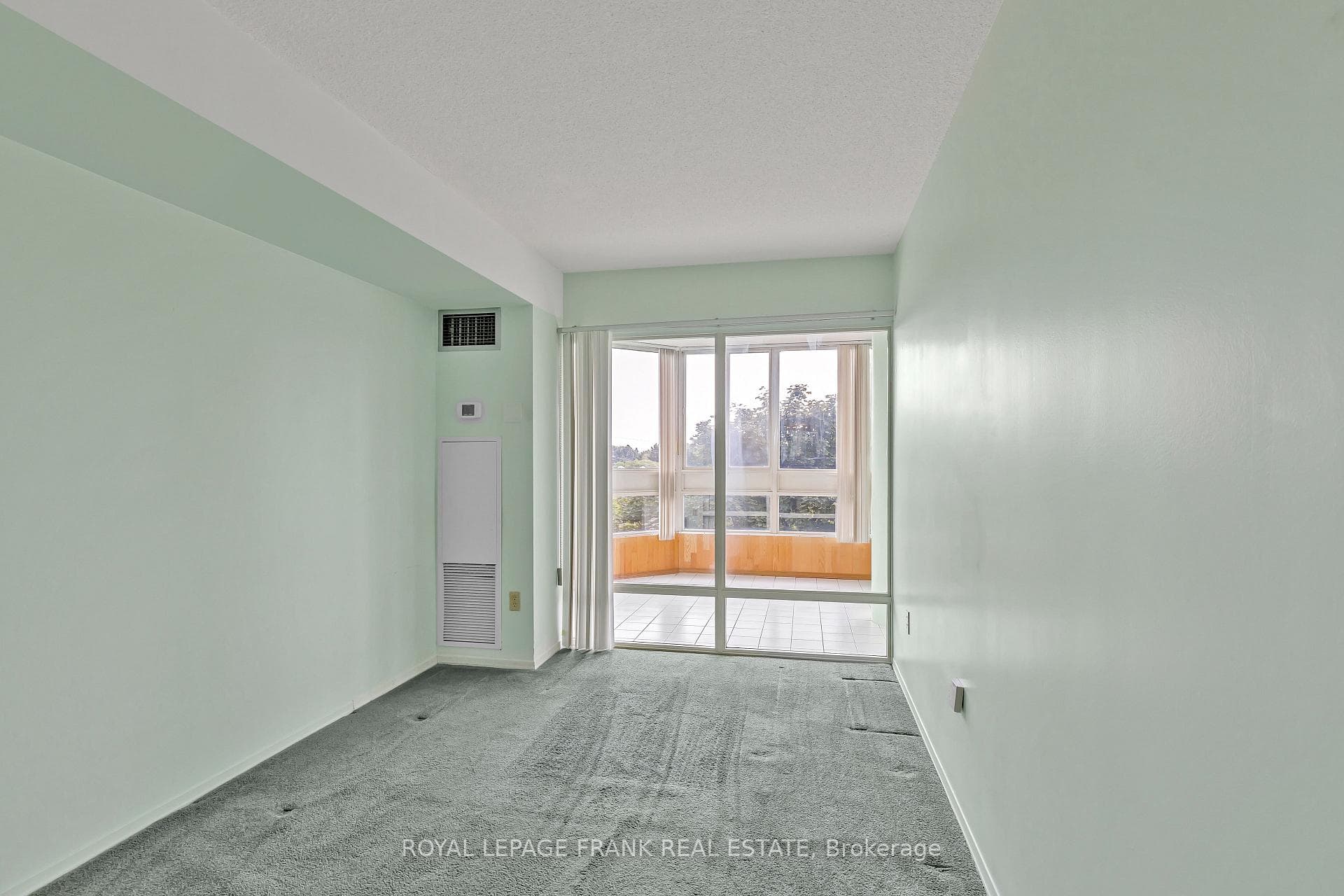 3233 Eglinton Avenue Unit 405 photo 23