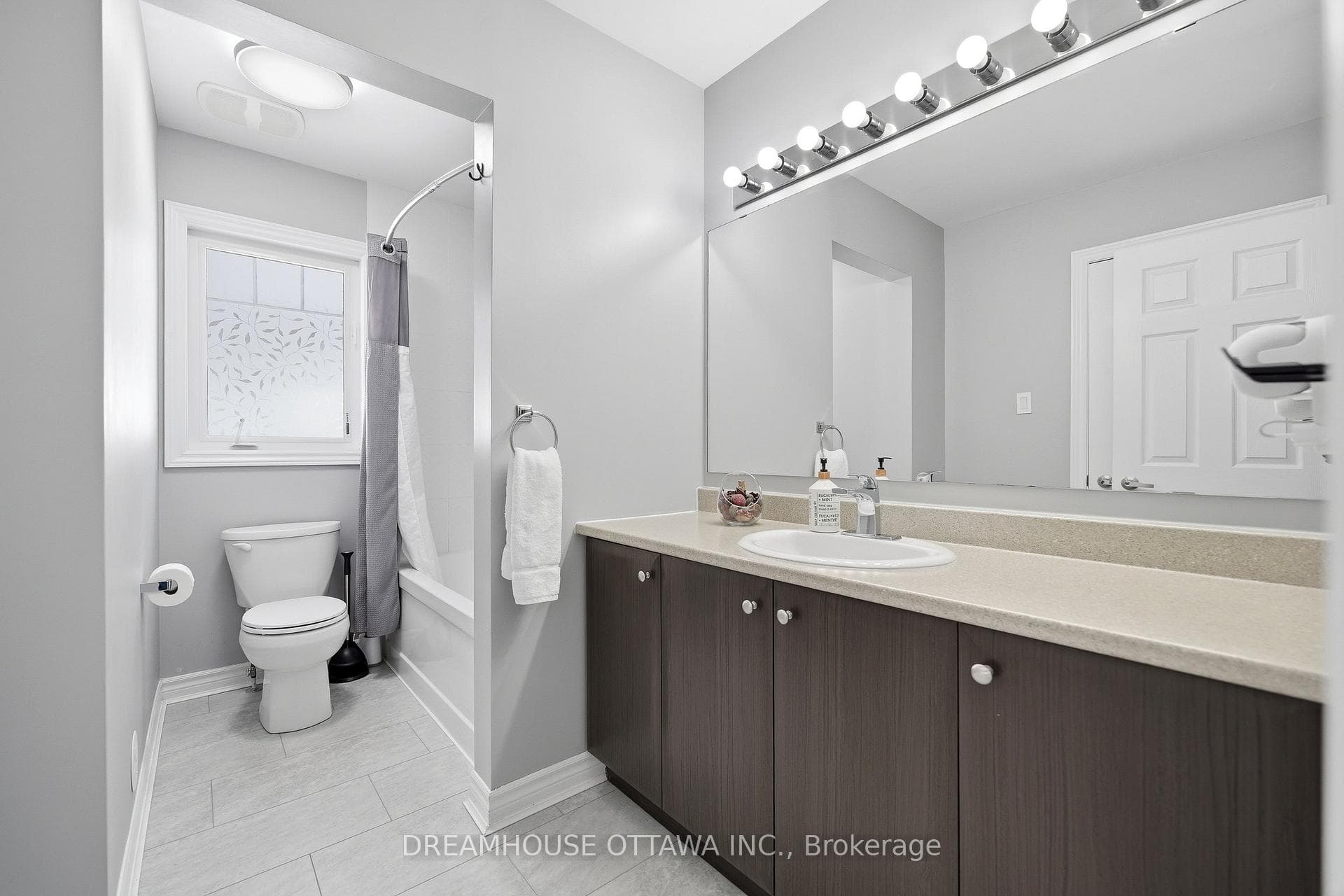 124 Pennant Avenue photo 31