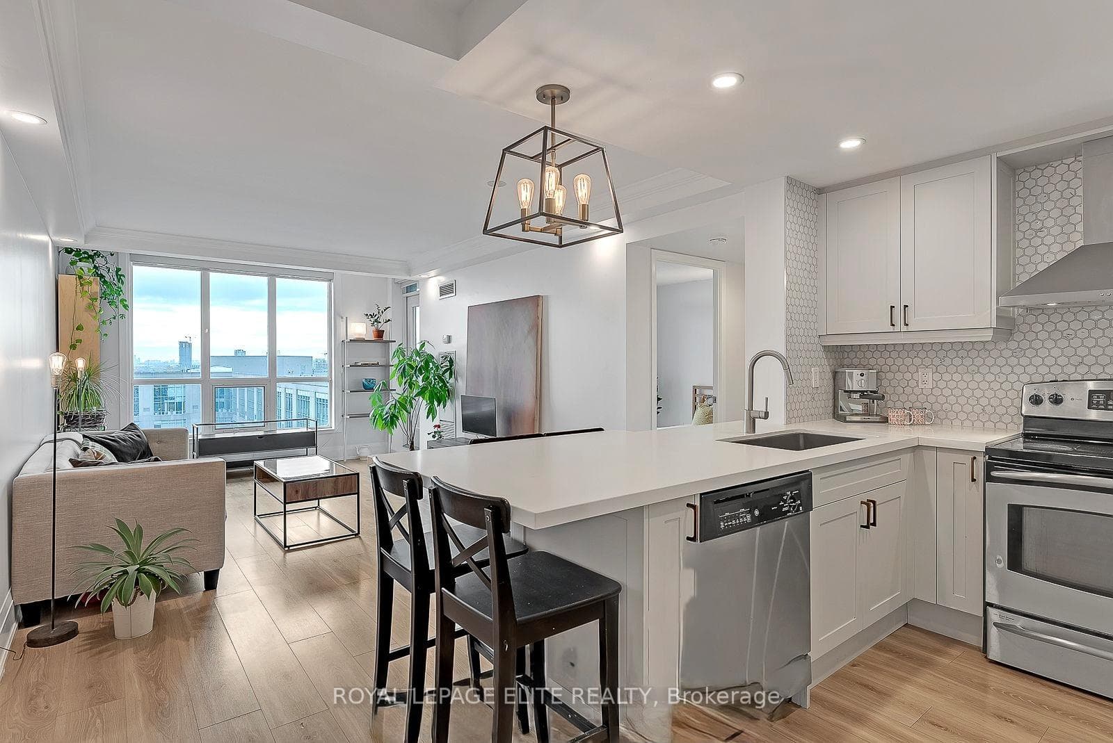 185 Legion Road N Road Unit 1816 photo 1
