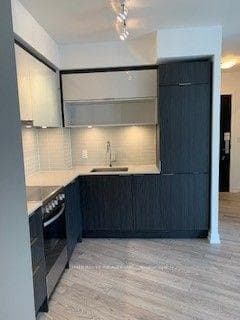 159 Wellesley Street Unit 409 photo 2