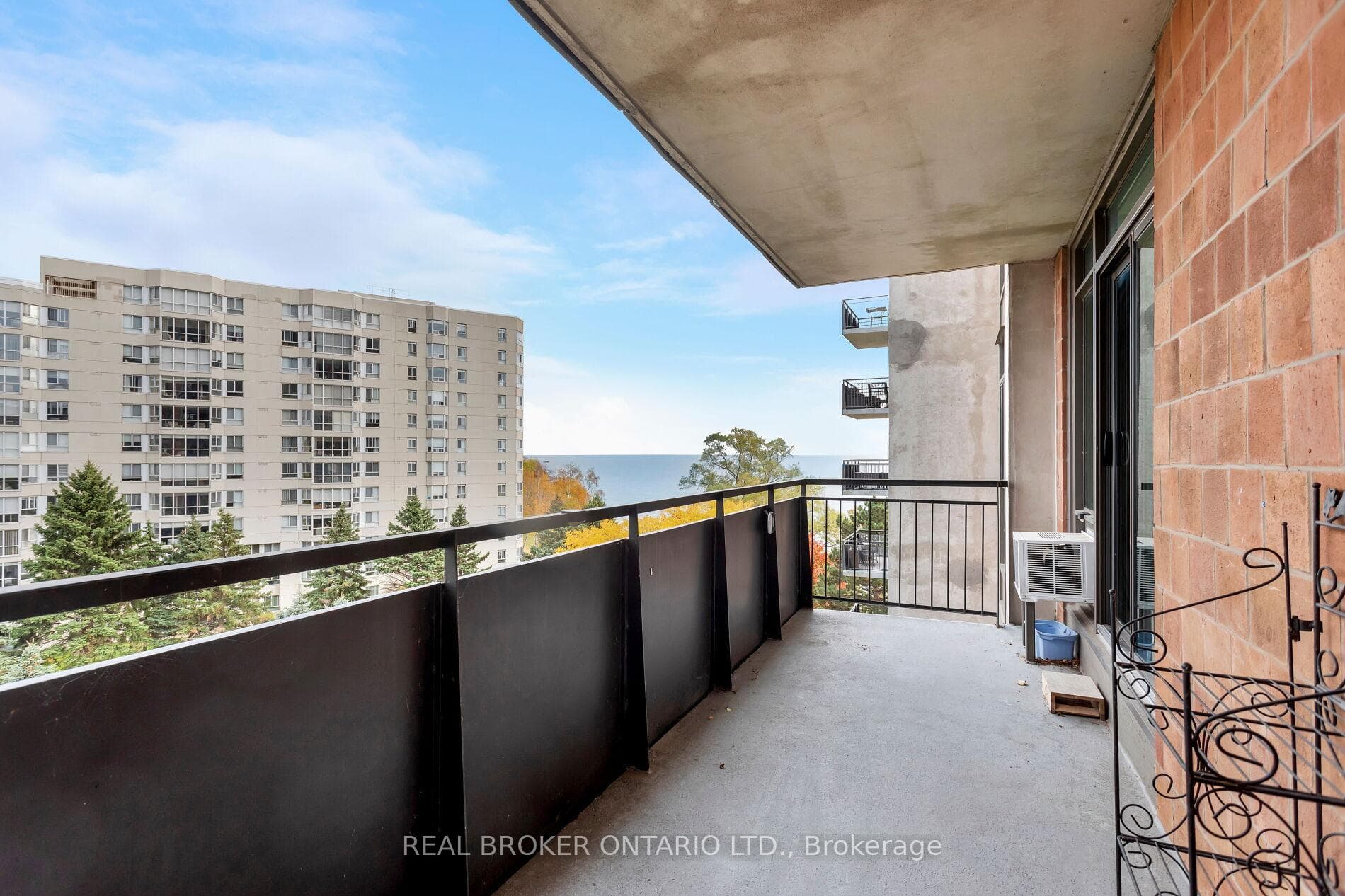 5250 Lakeshore Road Unit 607 photo 12