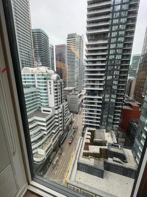357 King Street Unit 1804 photo 9