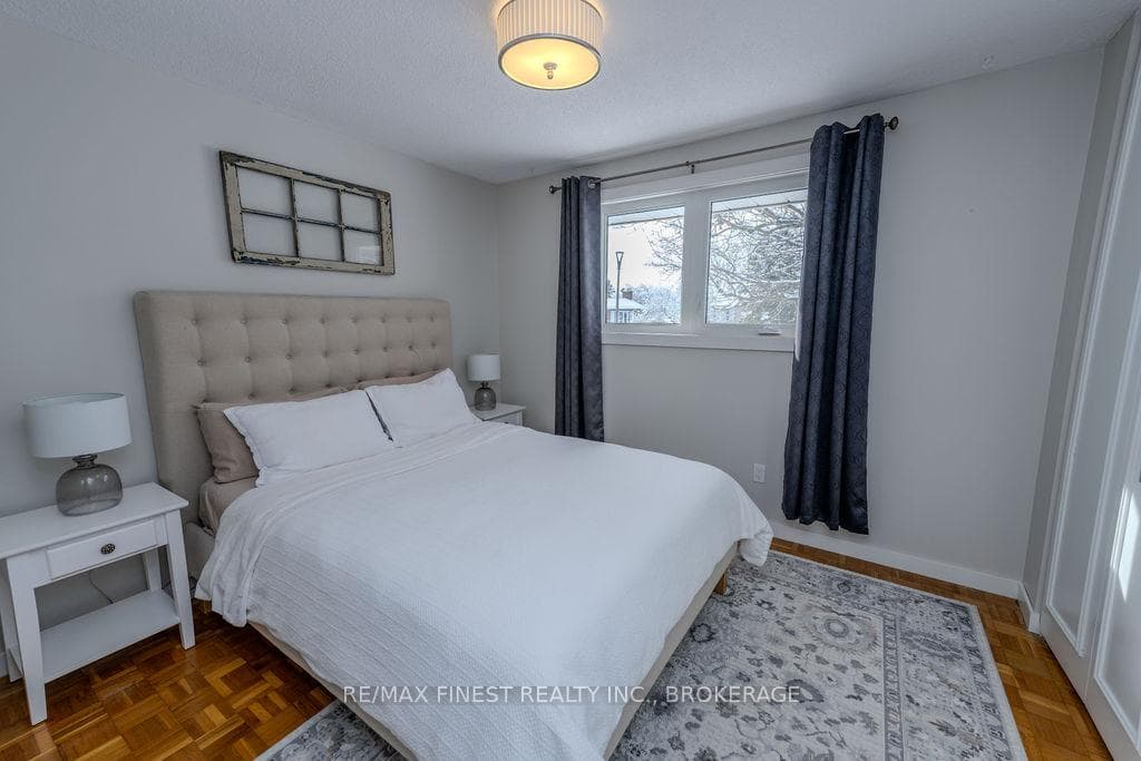 576 Chesham Place photo 23