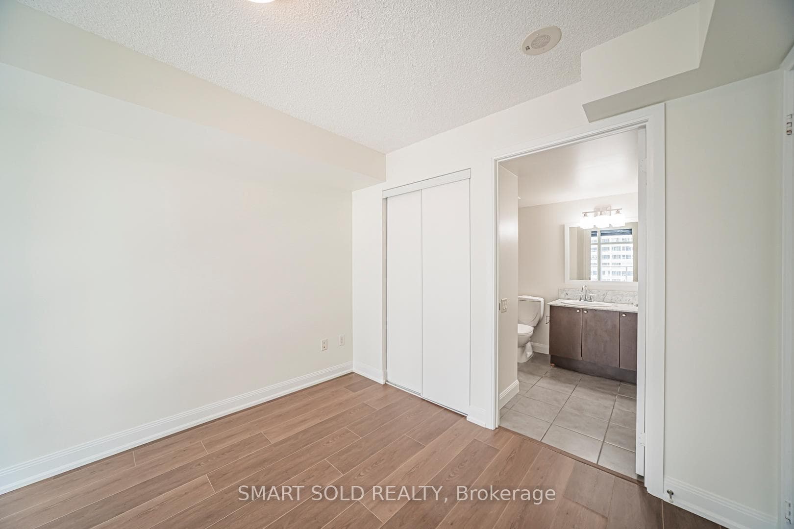 2191 Yonge Street Unit 901 photo 18