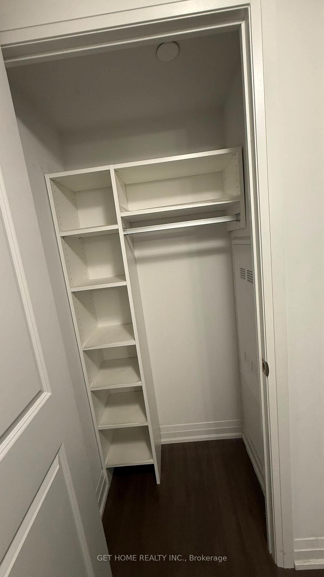 20 Meadowglen Place Unit 2401 photo 9