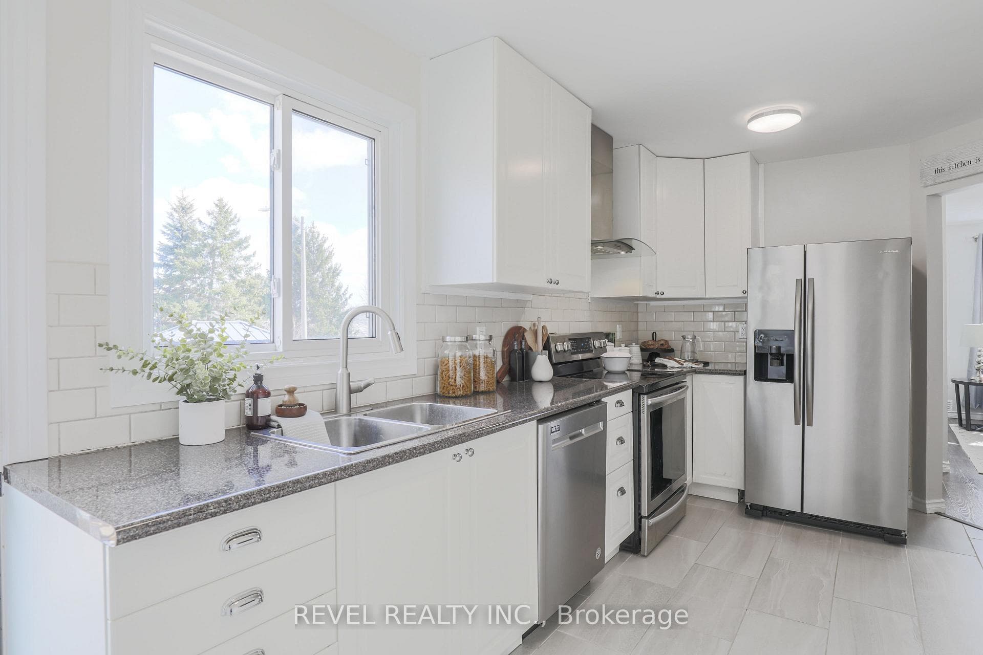 4 Kingsview Court photo 12