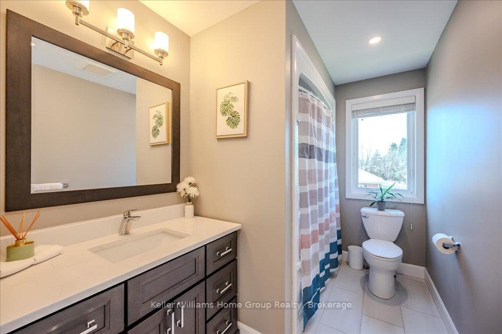 479 St George Street photo 32