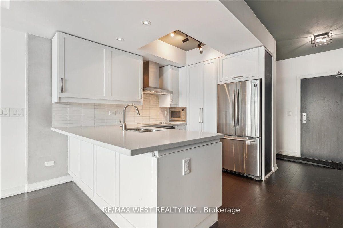 220 George Street Unit 903 photo 3