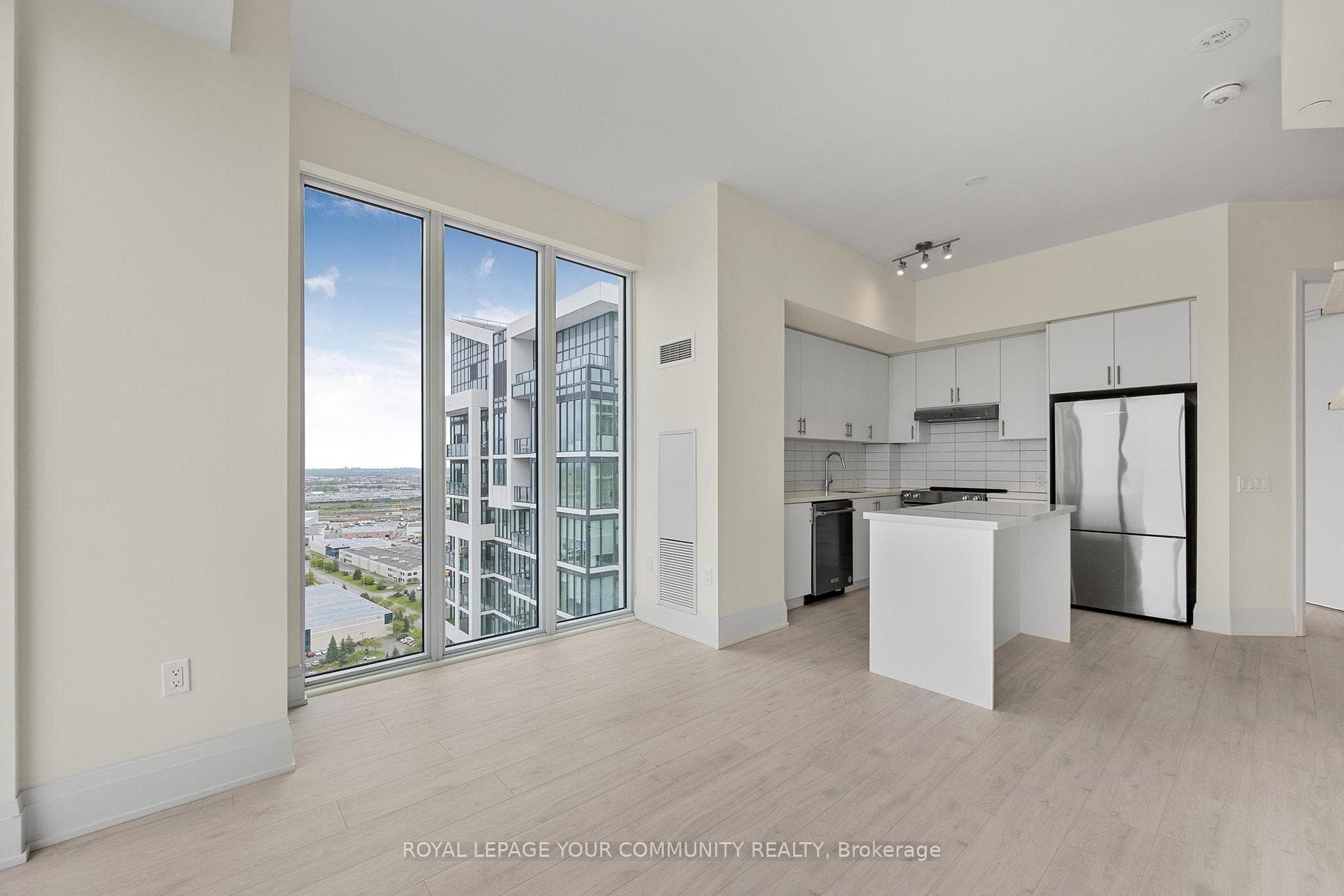 9000 Jane Street Unit 2524 photo 32