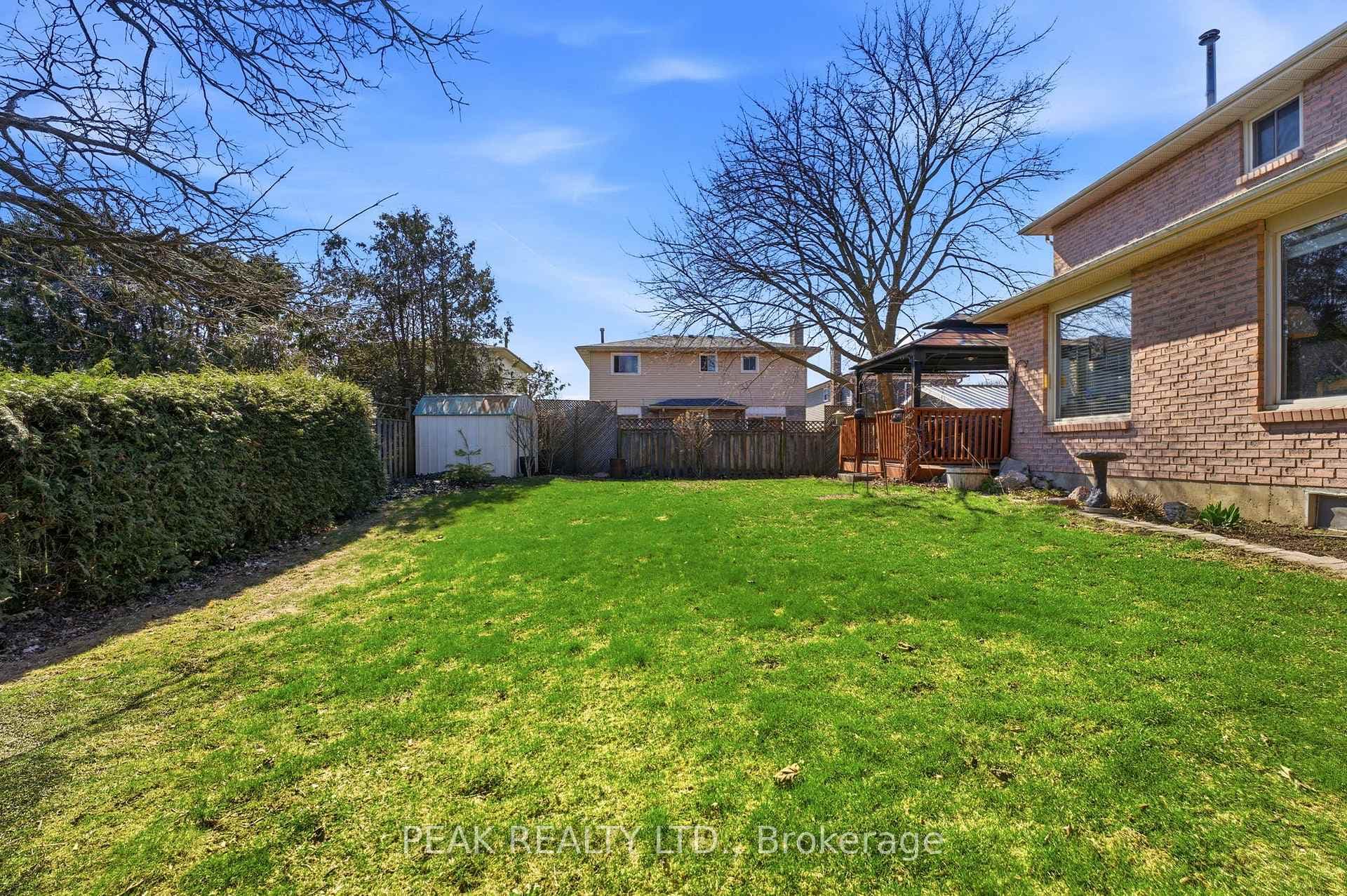 21 Garden Crescent photo 38