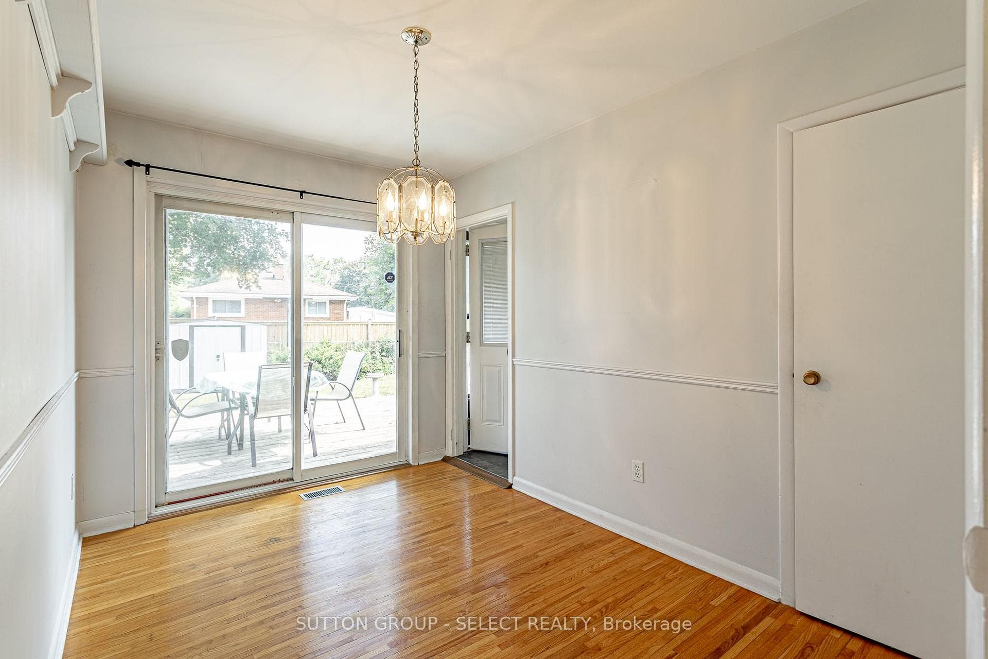 256 Tweedsmuir Avenue photo 9