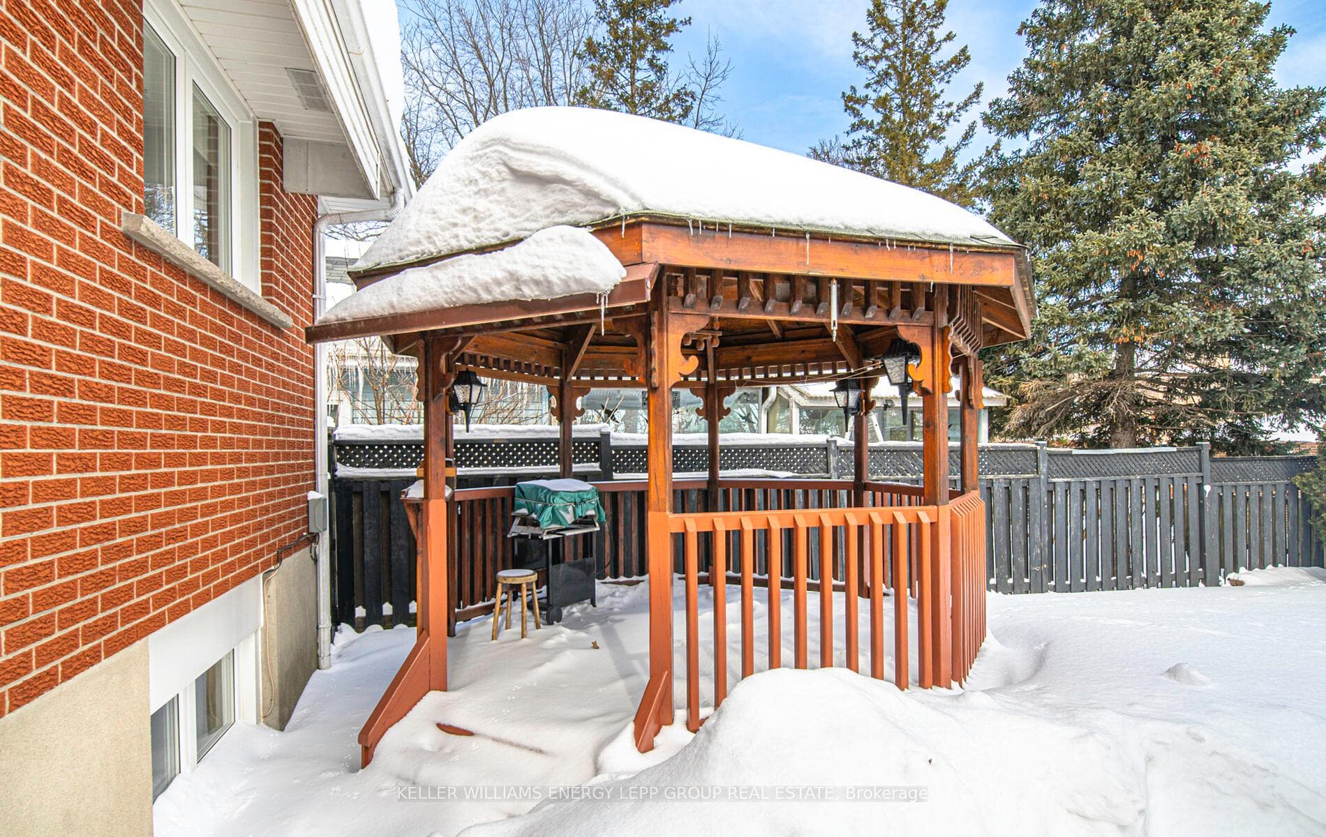 265 Gibbons Street photo 29